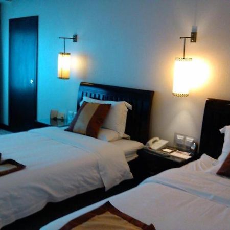 New Era Hotel Kunming Esterno foto