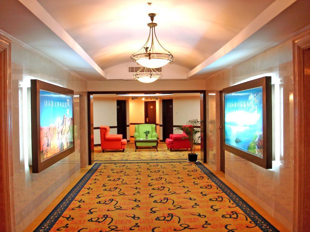 New Era Hotel Kunming Esterno foto