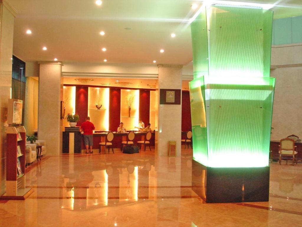 New Era Hotel Kunming Esterno foto
