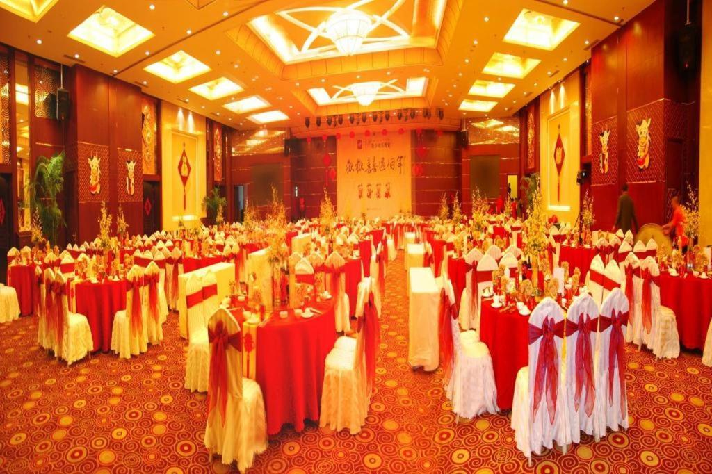 New Era Hotel Kunming Esterno foto