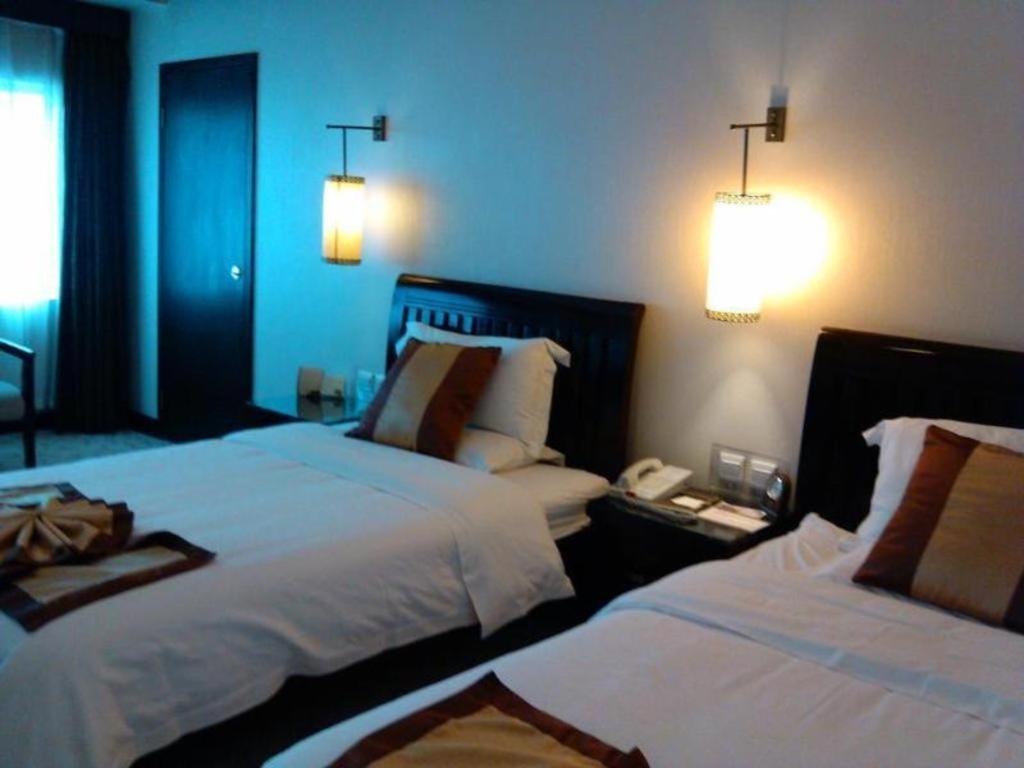 New Era Hotel Kunming Esterno foto