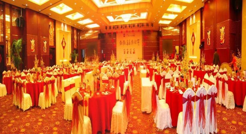 New Era Hotel Kunming Esterno foto