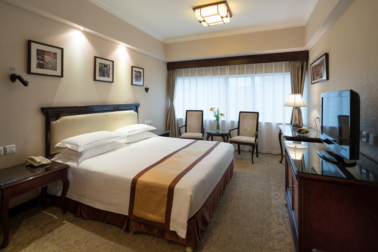 New Era Hotel Kunming Esterno foto