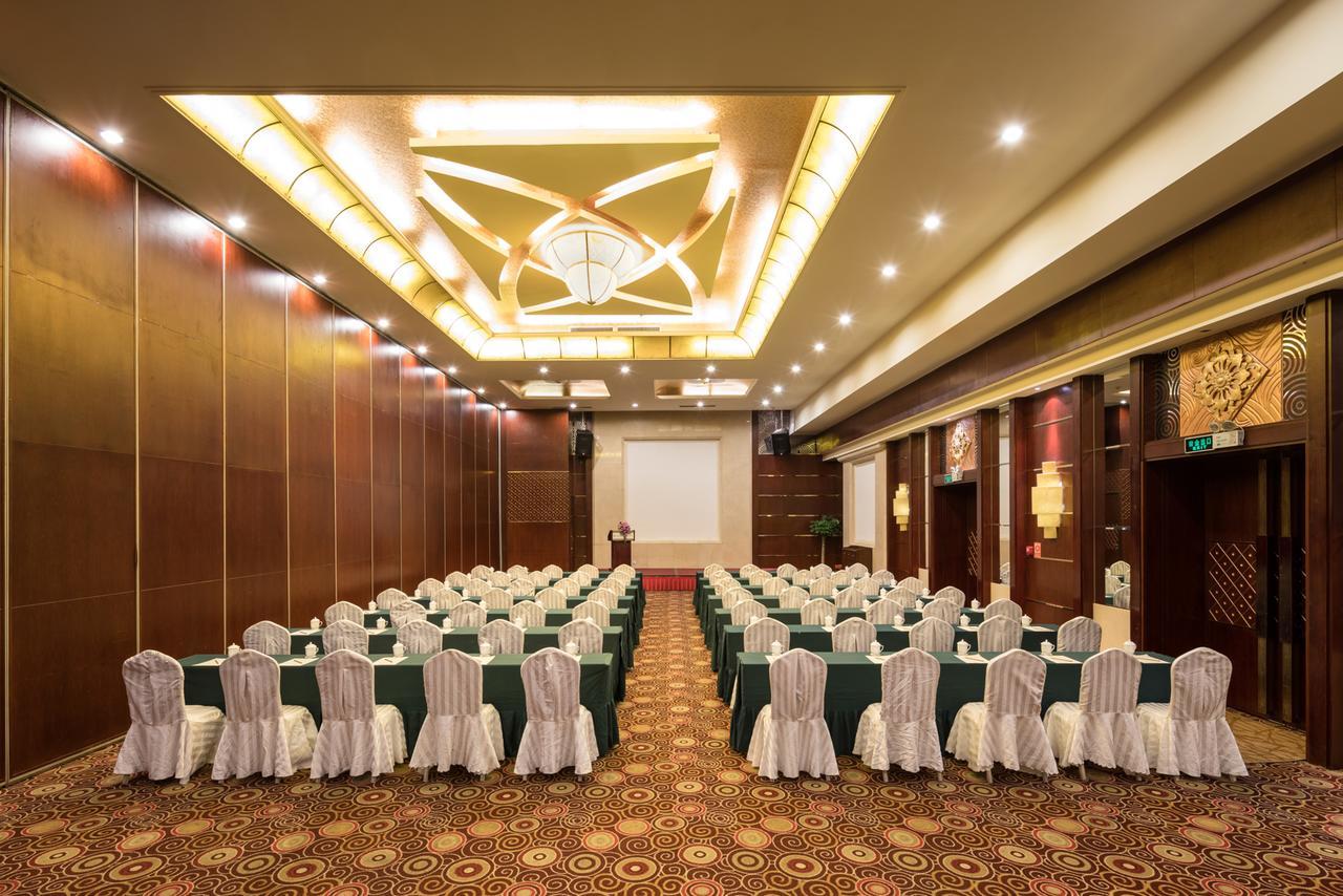 New Era Hotel Kunming Esterno foto
